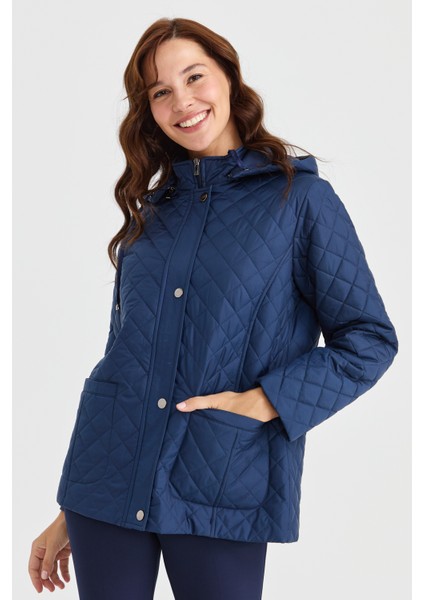 Kadın Kapüşonlu Dış Cepli Kısa Kapitone Ceket Lacivert