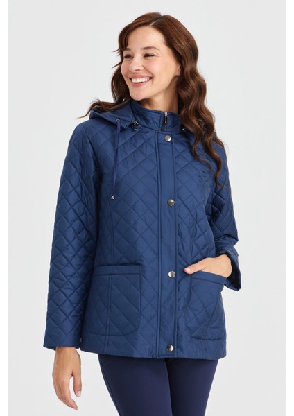 Kadın Kapüşonlu Dış Cepli Kısa Kapitone Ceket Lacivert fırsatları