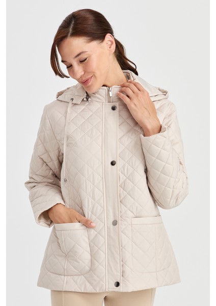 Kadın Kapüşonlu Dış Cepli Kısa Kapitone Ceket Bej fırsatları
