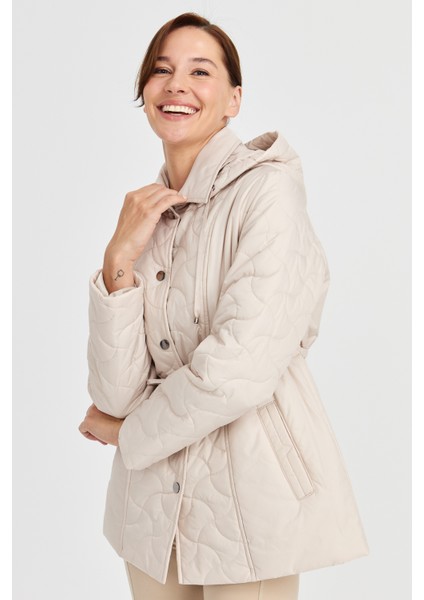Kadın Kapüşonlu Beli Bağcıklı Kapitone Kaban Bej