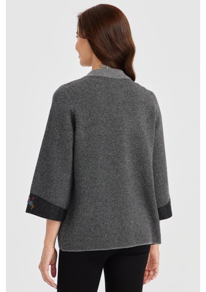 Kadın Dik Yaka Omzu ve Kolu Keçe Işlemeli Yün Ceket Füme fırsatları