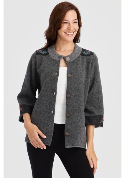 Kadın Dik Yaka Omzu ve Kolu Keçe Işlemeli Yün Ceket Füme indirimleri