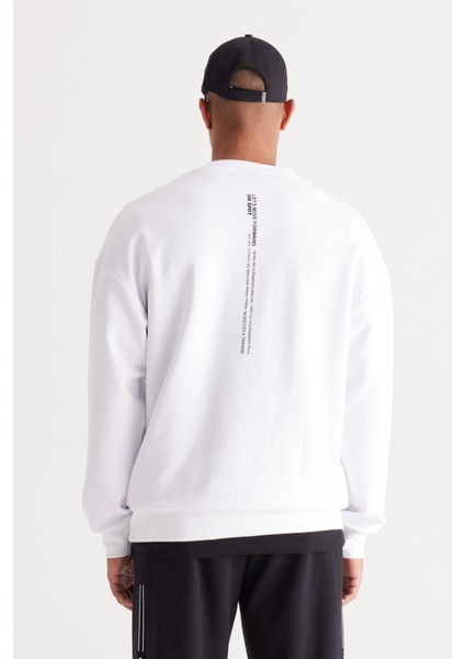 Erkek Beyaz Loose Fit Içi Polarlı 3 Iplik Bisiklet Yaka Baskılı Sweatshirt