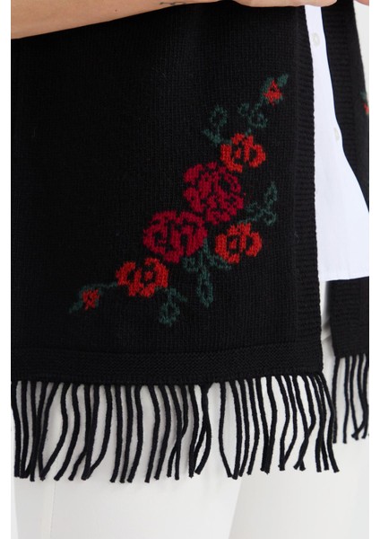 Kadın Eteği Çiçekli Püsküllü Yelek Siyah fırsatları