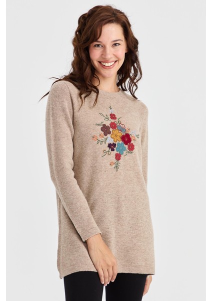Kadın Sıfır Yaka Önü Işlemeli Uzun Yün Kazak K.bej