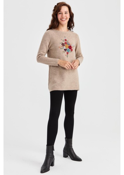 Kadın Sıfır Yaka Önü Işlemeli Uzun Yün Kazak K.bej modelleri