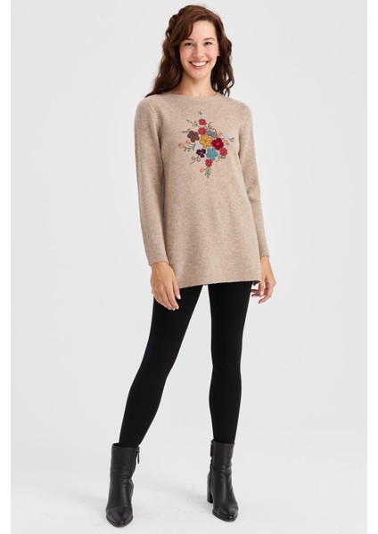 Kadın Sıfır Yaka Önü Işlemeli Uzun Yün Kazak K.bej fırsatları