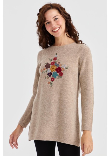 Kadın Sıfır Yaka Önü Işlemeli Uzun Yün Kazak K.bej indirimleri