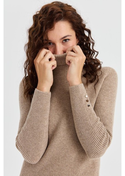 Kadın Tam Balıkçı Yaka Kol Ucu Düğmeli Yün Kazak K.bej modelleri