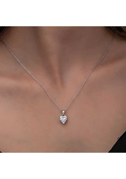 Gümüş Beyaz Taşlı Kalpli Kadın Kolye fırsatları