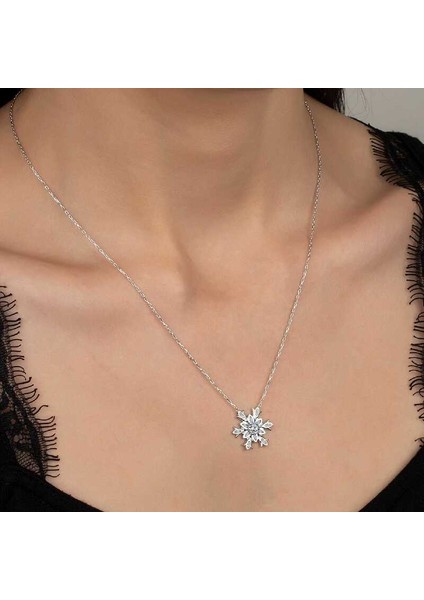 Swarovski Taşlı 925 Ayar Gümüş Kartanesi Kadın Kolye fiyatları