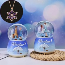 Hediyesahibi  Winter Orta Boy Işıklı Müzikli Kar Küre ve Lotus Kolye Hediyeli