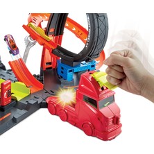 Hot Wheels Zehirli Goril Saldırısı Benzin İstasyonu ve Lastik Tamiri Dükkanı Oyunu Setleri, Fırlatıcılı, Işıklı ve Sesli, 1 Adet 1:64 Ölçekli Araba Dahil GTT94