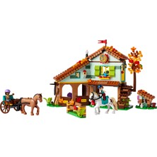 LEGO  Friends Autumn'un At Ahırı 41745 - 7 Yaş ve Üzeri Çocuklar İçin 2 Mini Bebek ve 2 At İçeren Yaratıcı Oyuncak Yapım Seti (545 Parça)