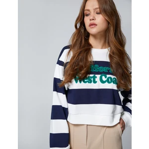 Kolej Sweatshirt Bisiklet Yaka Slogan İşlemeli