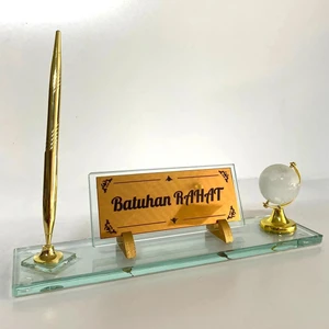 Suba Kristal Masa Üstü Cam Isimlik Kalem ve Dünya Aksesuarlı Şeffaf Hediye Seti C4