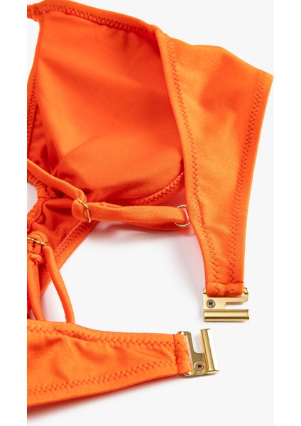 Bikini Üstü Pencere Detaylı Büzgülü Metal Aksesuarlı İnce Askılı