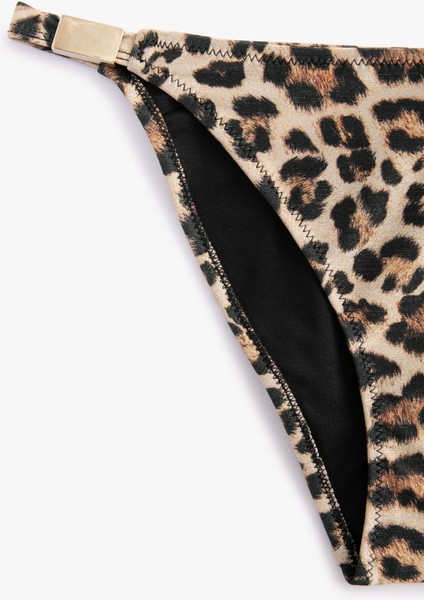 Leopar Desenli Bikini Altı Metal Aksesuarlı