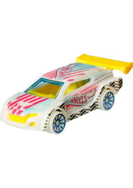 Monster Trucks Karanlıkta Parlayan Araçlar Paketi, 3 yaş ve üzeri, HCB57 indirimleri