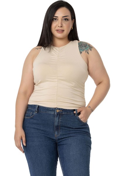 Büyük Beden Önü ve Yanları Drapeli Halter Yaka Bej Rengi Body