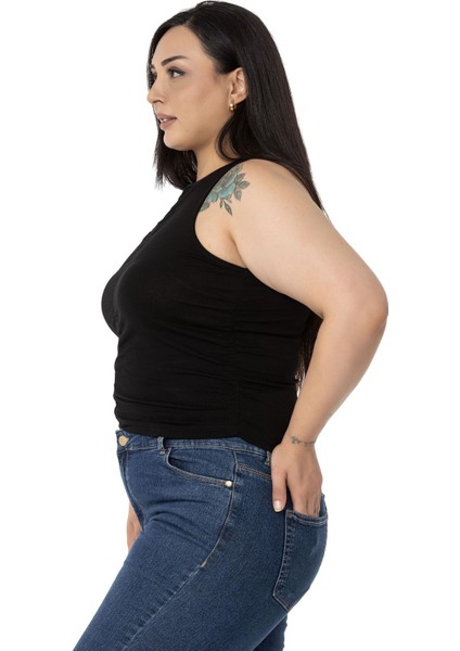 Büyük Beden Önü ve Yanları Drapeli Halter Yaka Siyah Body fırsatları