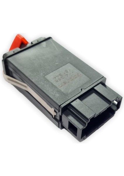 Audi A3 1997-2000 Kırmızı Üçgen Dörtlü Flaşör Ikaz Düğmesi 8L0941509H