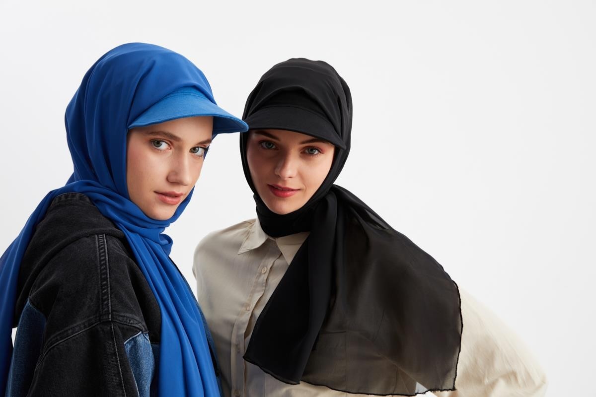 Butikgiz Siyah ve Gece Mavisi Kadın Tesettür Multi Şifon Ipeksi Şal ve Pamuklu Penye Yarım Vizör Şapka Ikilisi Siyah ve Mavi Takım görsel 5