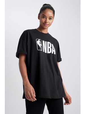 DeFactoFit NBA Wordmark Oversize Fit Bisiklet Yaka Baskılı Kısa Kollu Tişört V1500AZ23AU