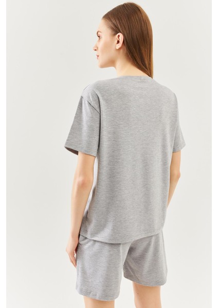 Gri Oversize Rahat Pamuklu Penye Bisiklet Yaka Kısa Kol Basic T-Shirt