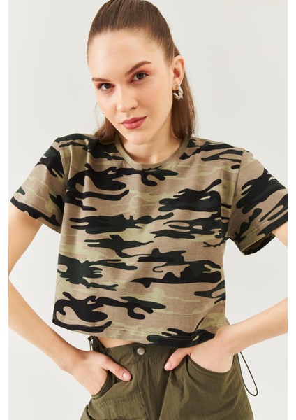 Kamuflaj Oversize Rahat Pamuklu Penye Bisiklet Yaka Kısa Kol Basic Crop T-Shirt fiyatları