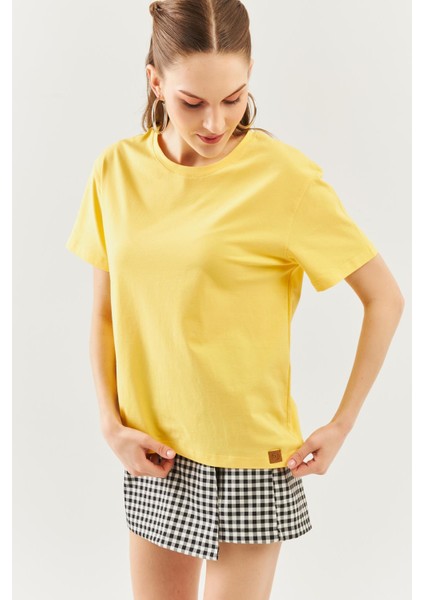 Sarı Oversize Rahat %100 Pamuklu Penye Bisiklet Yaka Kısa Kol Basic T-Shirt fiyatları