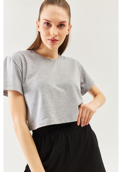Gri Oversize Rahat %100 Pamuklu Penye Bisiklet Yaka Kısa Kol Basic Crop T-Shirt