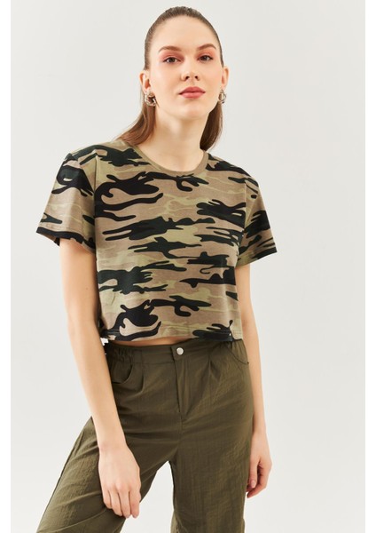 Kamuflaj Oversize Rahat Pamuklu Penye Bisiklet Yaka Kısa Kol Basic Crop T-Shirt modelleri