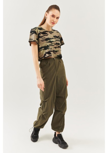 Kamuflaj Oversize Rahat Pamuklu Penye Bisiklet Yaka Kısa Kol Basic Crop T-Shirt fırsatları