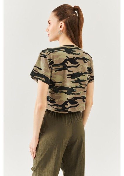 Kamuflaj Oversize Rahat Pamuklu Penye Bisiklet Yaka Kısa Kol Basic Crop T-Shirt indirimleri