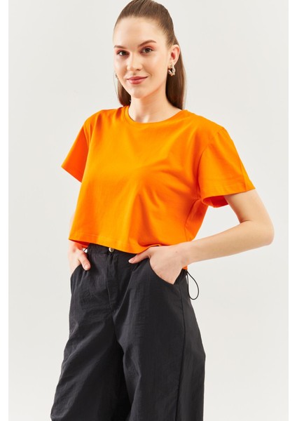 Turuncu Oversize Rahat Pamuklu Penye Bisiklet Yaka Kısa Kol Basic Crop T-Shirt