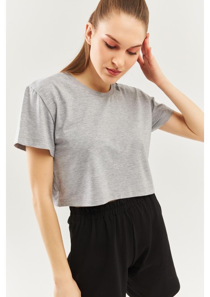 Gri Oversize Rahat Pamuklu Penye Bisiklet Yaka Kısa Kol Basic Crop T-Shirt