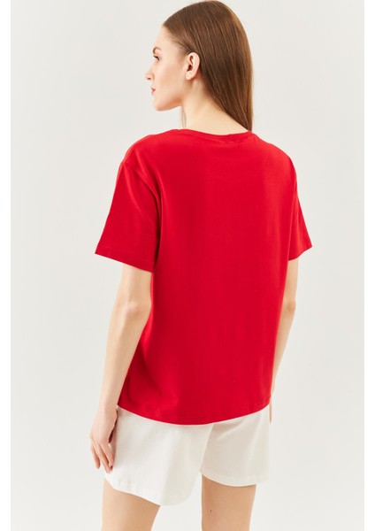 Kırmızı Oversize Rahat Pamuklu Penye Bisiklet Yaka Kısa Kol Basic T-Shirt indirimleri
