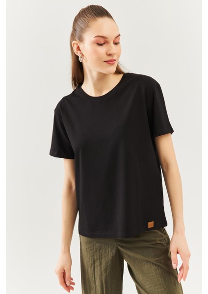 Siyah Oversize Rahat Pamuklu Penye Bisiklet Yaka Kısa Kol Basic T-Shirt fiyatları
