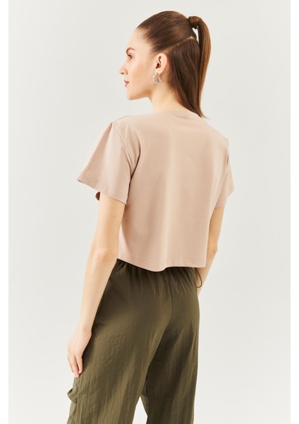 Açık Kahve Oversize Rahat Pamuklu Penye Bisiklet Yaka Kısa Kol Basic Crop T-Shirt indirimleri