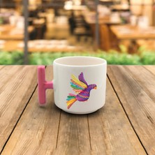 Mor Mürekkep Renkli Kanatlı Kuş Baskılı Pembe Kulplu T Kupa