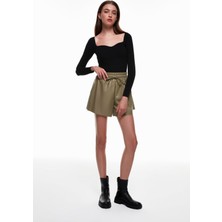Quzu Beli Lastikli Deri Mini Şort Haki