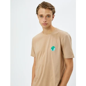 Dünya İşlemeli Tişört Bisiklet Yaka Kısa Kollu Pamuklu