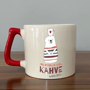 Mor Mürekkep Akıl Verenler Değil Kahve Lazım Bize Baskılı Kırmızı Kulplu D Kupa