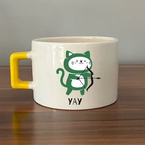 Mor Mürekkep Yay Burcu ve Onla Alakalı Komik Açıklama Simgesi Baskılı Sarı Kulplu D Yeşil Kedili Kupa