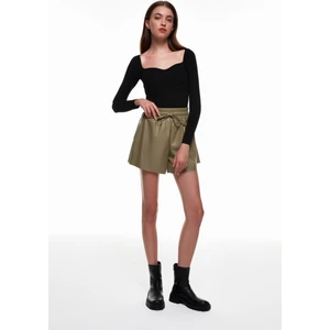 Beli Lastikli Deri Mini Şort Haki