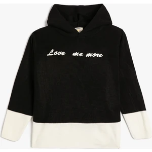 Kapşonlu Triko Kazak Renk Bloklu İşlemeli Uzun Kollu