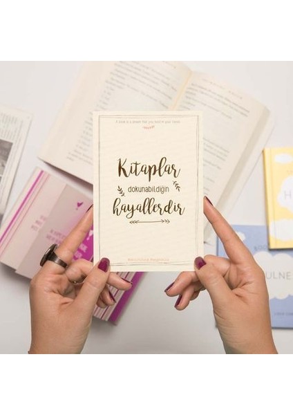 Hediyelik - Kitaplar Dokunabildiğin Hayallerdir Mottolu Hediye Kartı