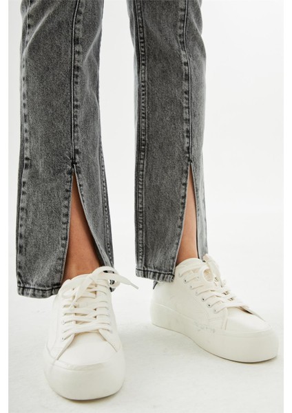 Kadın Önden Paça Yırtmaç Detaylı Slim Fit Kot Pantolon Antrasit indirimleri