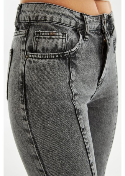 Kadın Önden Paça Yırtmaç Detaylı Slim Fit Kot Pantolon Antrasit